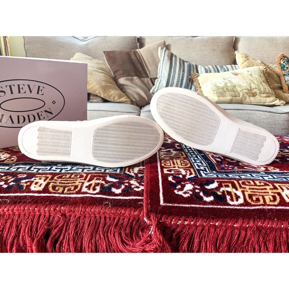 🌈 Stylish modern slip on sneakers - Picture 9 of 9